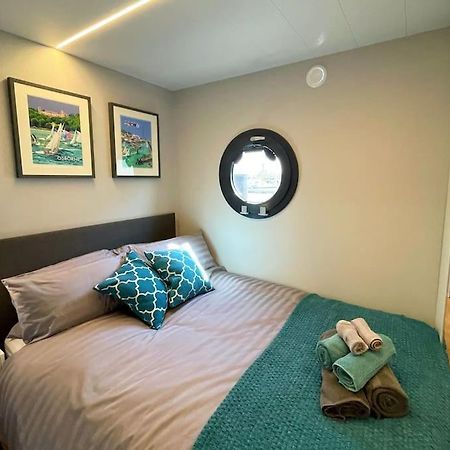 Yarmouth Waterlodge Floating Apartments 2 Екстер'єр фото