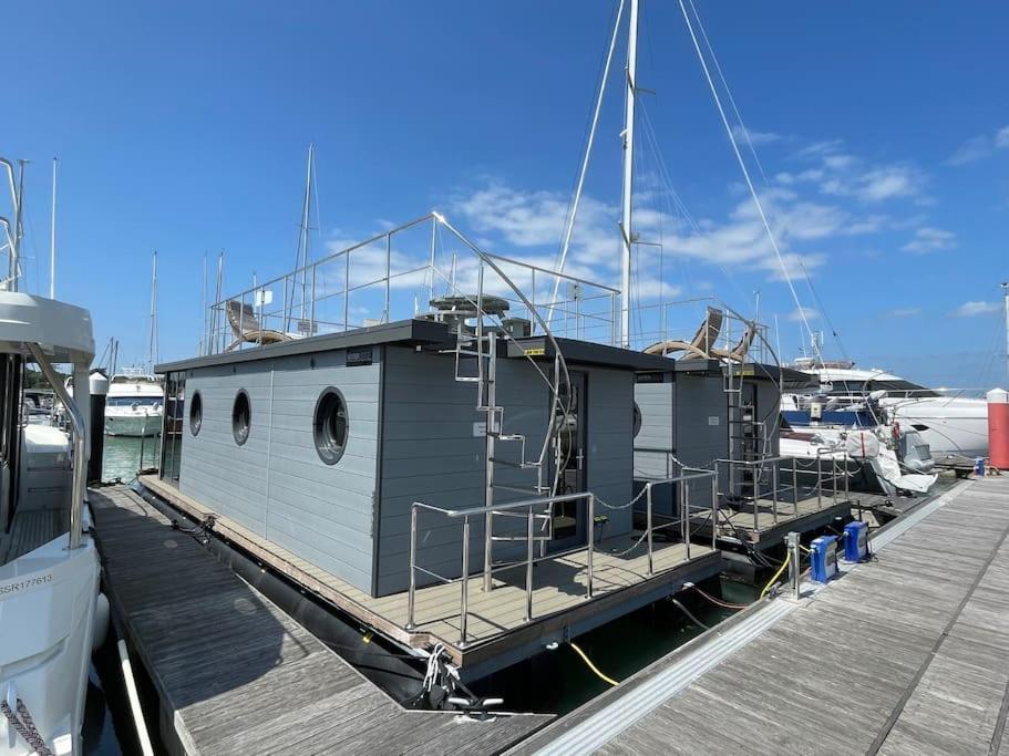 Yarmouth Waterlodge Floating Apartments 2 Екстер'єр фото