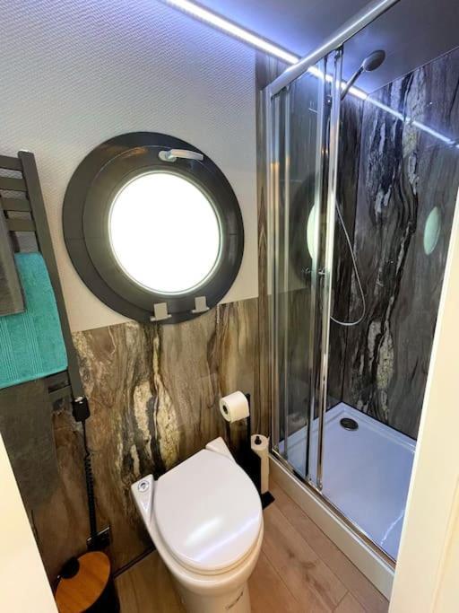Yarmouth Waterlodge Floating Apartments 2 Екстер'єр фото